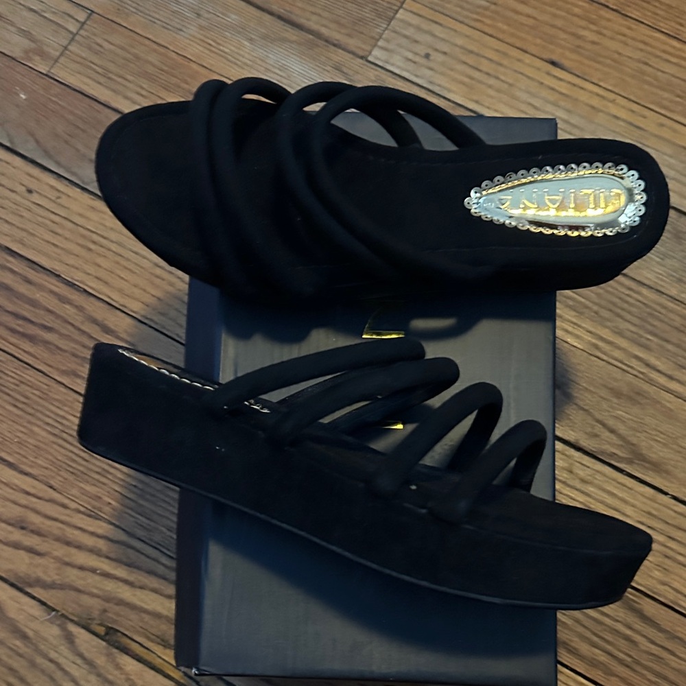 Liliana Black Strappy Women's Sandals